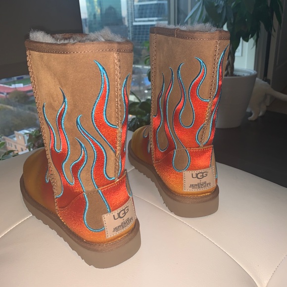 NEW UGG X Jeremy Scott Flame Boots size 7 - Picture 2 of 4